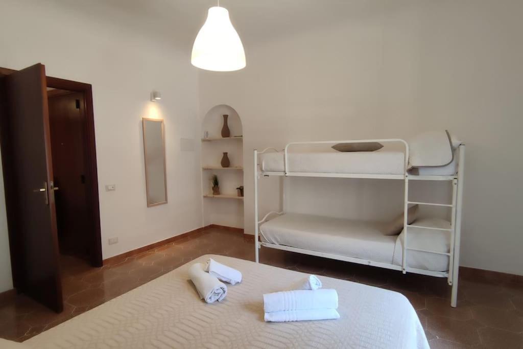 Casa Vacanze U Curtigghiu Cefalu Bagian luar foto